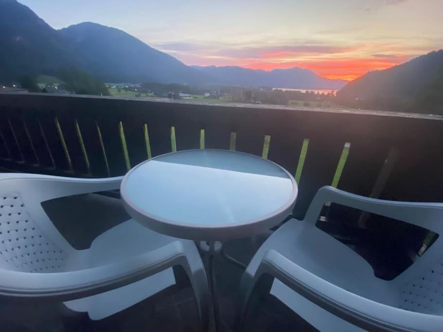 Schoene Ferienwohnung Mit Wolfgangseeblick Strobl Exterior foto